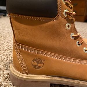 Women’s size 7 Timberlands